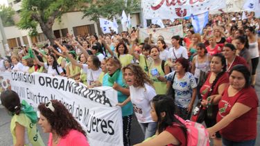 Multitudinaria marcha de mujeres en el centro sanjuanino
