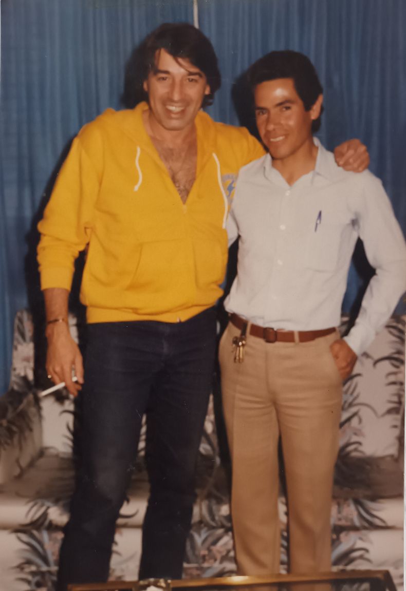 Con el gran Sandro, durante la visita del cantante a San Juan. Con el gran Sandro, durante la visita del cantante a San Juan.