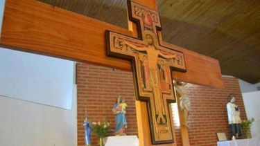 Llega a Caucete la cruz que bendijo el Papa en Brasil