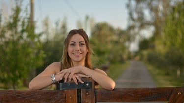 Micaela, la hermosura servicial