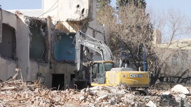 El pabellón fundacional, en plena demolición