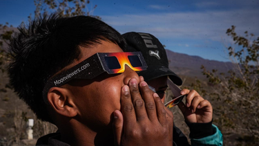 Las mejores fotos del sensacional eclipse anular de Sol visto desde Barreal