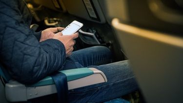 ¿Sabés qué pasa si no pongo en modo avión el celular durante el vuelo?