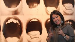 Graciela Sacco deleita con su llamativa obra “Cuerpo a Cuerpo”