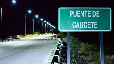 Olor nauseabundo en el puente de Caucete: investigan si bodegas tiran sus efluentes al río