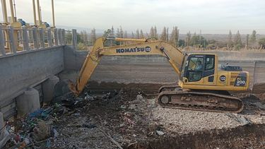 Hidráulica: limpian los compartos de Albardón y Angaco