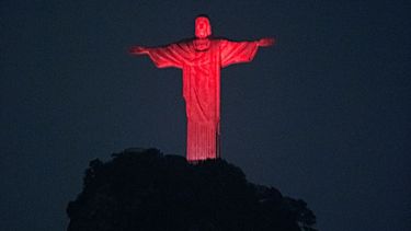 Por qué varios lugares de San Juan se teñirán de rojo