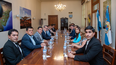 En diciembre de 2023 se dio la única reunión entre Marcelo Orrego y los 19 intendentes de San Juan. Ahora, en la antesala de las elecciones de 2027, aparecieron roces por los fondos desde el sector de los peronistas. En diciembre de 2023 se dio la única reunión entre Marcelo Orrego y los 19 intendentes de San Juan. Ahora, en la antesala de las elecciones de 2027, aparecieron roces por los fondos desde el sector de los peronistas.