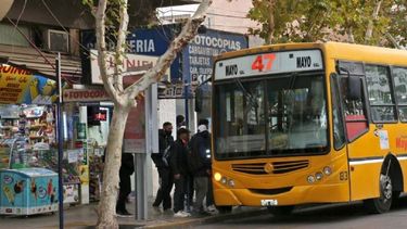No habrá más paradas de colectivo por calle Mendoza en el microcentro