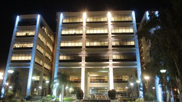 Mirá cómo está iluminado el Centro Cívico por el 9 de Julio