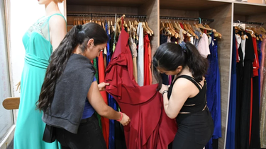 Cada vez más egresados sanjuaninos alquilan trajes: la principal razón