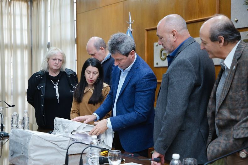 El 7 de julio de 2022 se presentaron cinco oferentes para terminar la Ruta 40 Sur, de los cuales dos eran locales. Mapal fue elegida con Dycasa pero luego desistieron de participar. Ahora la obra la harán Dumandzic y Semisa.