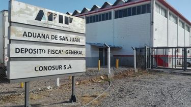 Aduana de San Juan: sale Benítez, entra Racana