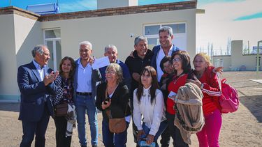 El gobernador Sergio Uñac estuve presente en la entrega de casas en 25 de Mayo.