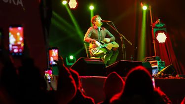 Con un show íntimo y a pura emoción, Nahuel Pennisi pasó por San Juan