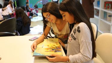 La biblioteca del Museo celebró su primer año a sala llena