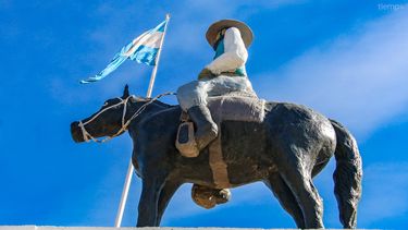 Video: un monumento con tradición y mucha polvareda en Santa Lucía