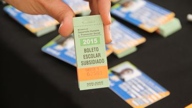 Entregaron becas y carnet juvenil en Rivadavia