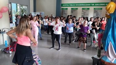 El Hospital Rawson bailó contra el cáncer de mama