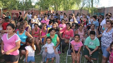 Los chicos de las colonias empiezan las clases de estreno