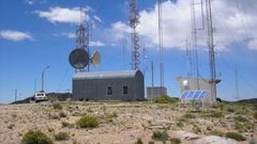 Robo y daño en una repetidora: Esperan restablecer el servicio de telefonía hoy