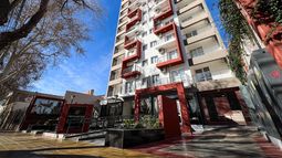 El ministro Fernando Perea confirmó que el Gobierno analiza modificar los límites de altura para habilitar edificios de hasta 20 pisos en distintos sectores del Gran San Juan. El ministro Fernando Perea confirmó que el Gobierno analiza modificar los límites de altura para habilitar edificios de hasta 20 pisos en distintos sectores del Gran San Juan.