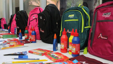 Un municipio del Gran San Juan entrega kits escolares a quienes no asistieron a las colonias