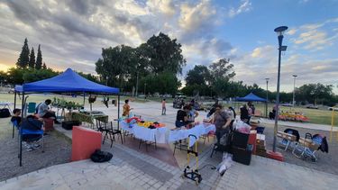 Más de 80 emprendedores se reúnen en una feria en la Plaza de la Joroba