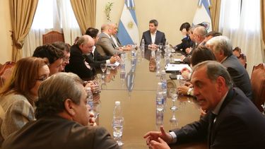 Uñac viaja a Buenos Aires a buscar inversores