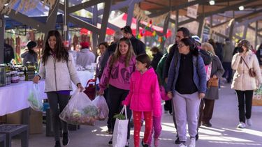 Vuelve la Feria Agroproductiva al Parque de Mayo, pero esta vez con la miel como producto estrella.