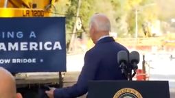Joe Biden alarma a EEUU con un nuevo saludo fantasma