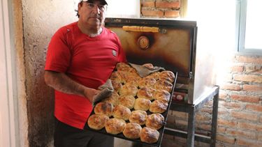 Carlos Espinoza: la historia detrás del ángel de los que menos tienen en La Bebida