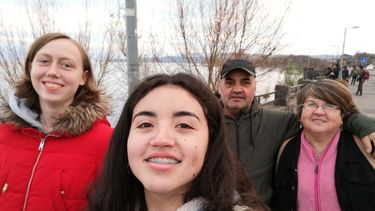 La segunda familia de Julia Horn y una travesía para acompañar a sus padres: los recuerdos y una valija que la esperará por siempre