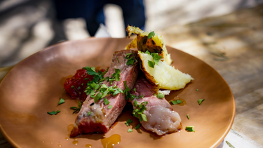 Curanto, la ancestral técnica de cocción que se volvió patrimonio en Rivadavia