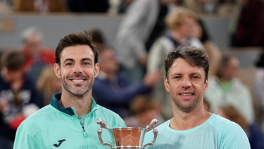 Horacio Zeballos ganó Roland Garros junto a Marcel Granollers y sumó el tercer Grand Slam de su carrera. Horacio Zeballos ganó Roland Garros junto a Marcel Granollers y sumó el tercer Grand Slam de su carrera.