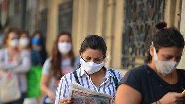 Pese al cansancio y las nuevas disposiciones, los sanjuaninos elijen seguir usando el barbijo