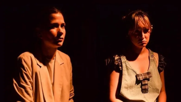 Joaquina Portugal López (interpretada por Eva Camus) e Yleana (Giuliana Paint).