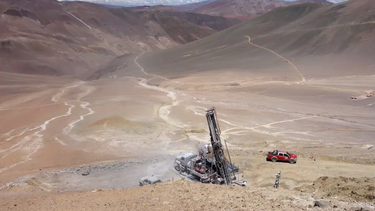 Lunahuasi está ubicado a 6 kilómetros al noreste de Filo del Sol&nbsp; &nbsp;