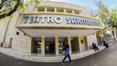 Totalmente renovado y con un gran Show, el Teatro Sarmiento celebra sus 40 años