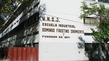 Por el alerta meteorológico, suspenden las clases en colegios Preuniversitarios y la Católica