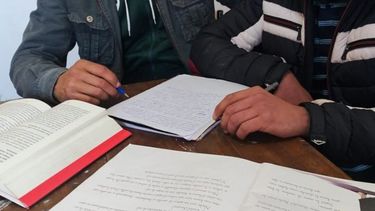 Querer es poder: dos jóvenes con problemas de adicciones terminaron la escuela