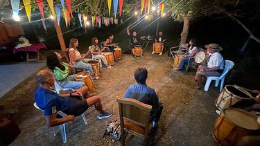 La Caravana Legüera del Gokú Illanes es una travesía para disfrutar la música y la identidad al ritmo del bombo.