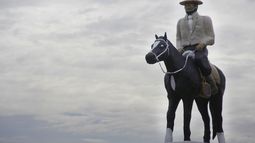 El monumento al gaucho, otra vez en el ojo de la tormenta