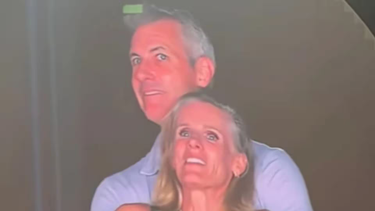 Habló la mujer filmada a los besos con su jefe en el show de Coldplay: Fue la única vez que nos besamos