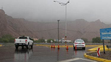 Por la creciente, cortan el acceso que va de Rivadavia a Ullum