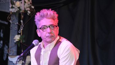 Virus presentó su libro en San Juan ante más de 400 personas