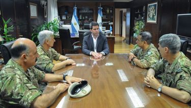 Uñac se reunió con autoridades del Ejército Argentino por el Cruce de Los Andes
