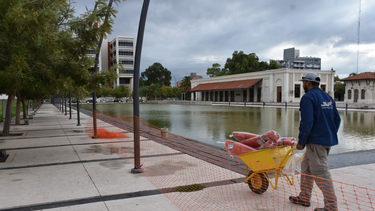 Empezaron las mejoras en la Plaza del Bicentenario: ¿qué se hará?