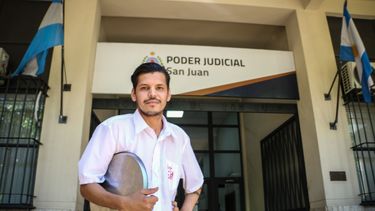 Nico, el mozo de Tribunales que se ganó el cariño de todos