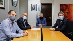 Uñac selló el acuerdo para la construcción de las 1.800 viviendas enviadas por el Presidente